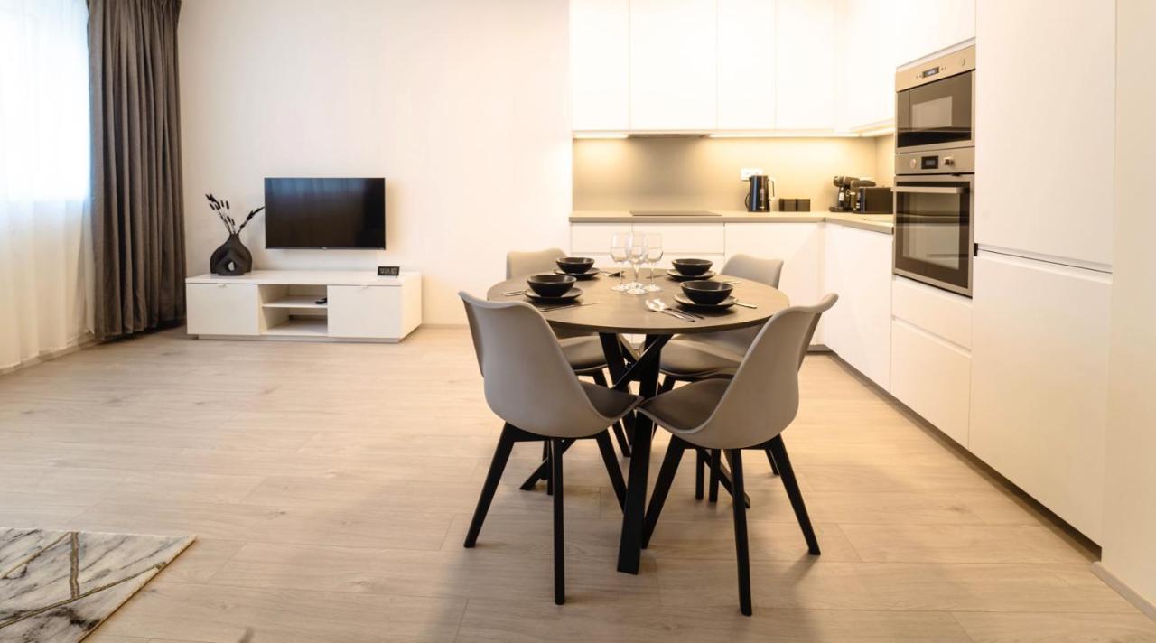 Tran Chien Apartment With Free Private Parking Prague Exterior photo