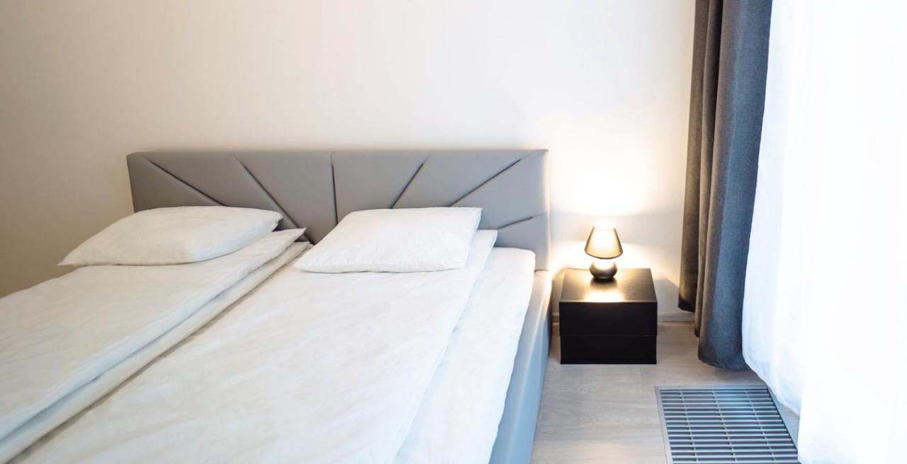 Tran Chien Apartment With Free Private Parking Prague Exterior photo